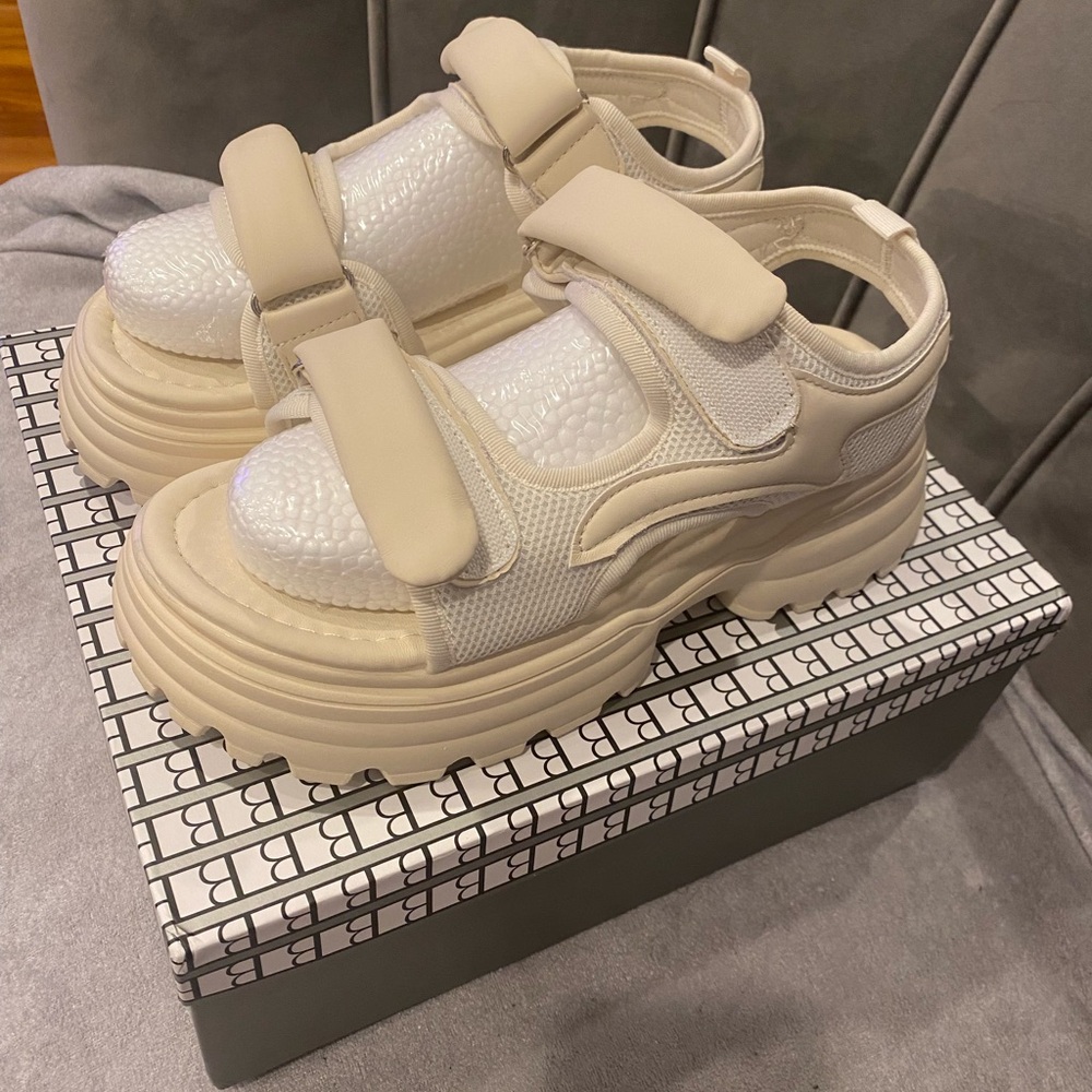 Brand New, comfy platform Cream Sandals